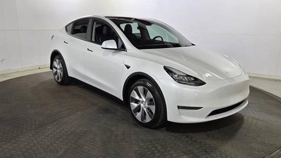 TESLA MODEL Y 2022 7SAYGDEE7NF461749 image
